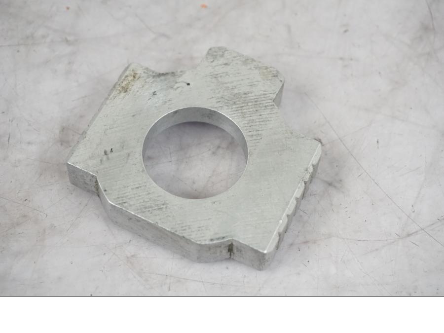 Framsidan på Styrplatta från en KTM 1290 Super Adventure S -2022 motorcykel.