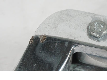 Snett uppifrån på Fotpinnesats från en Yamaha XVS 1100A -2005 motorcykel.