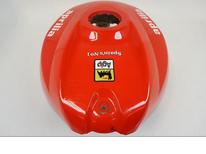 Snett uppifrån på Bensintankskåpa från en Aprilia RS 125 -2008 motorcykel.