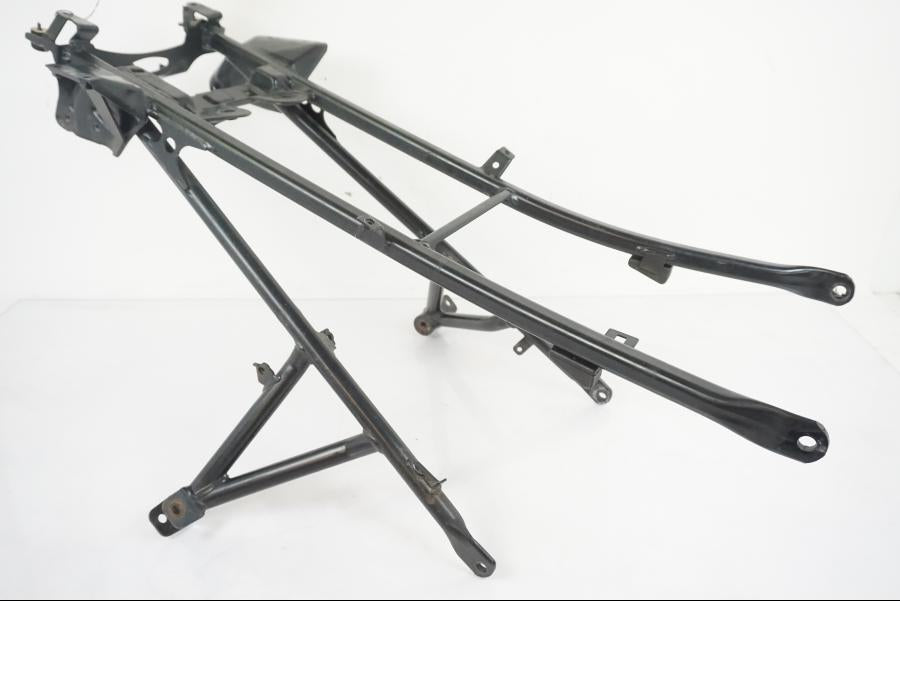 Snett nerifrån på Bakram från en BMW F 650 CS -2002 motorcykel.