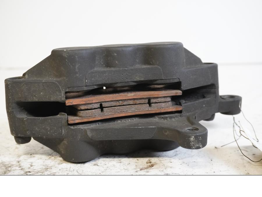 Höger sida på Bromsok från en Kawasaki ZX-9R -1998 motorcykel.