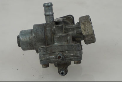 Höger sida på Bensinkran från en Honda GL 500 -1982 motorcykel.