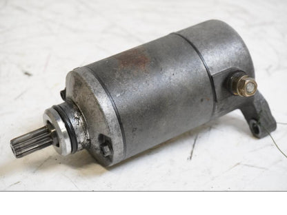 Framsidan på Startmotor från en Suzuki SV 650 -2002 motorcykel.