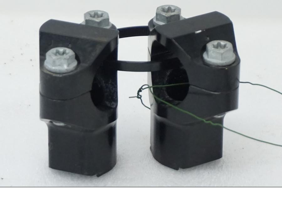 Framsidan på Styrfäste från en KTM 1290 Super Adventure R -2021 motorcykel.