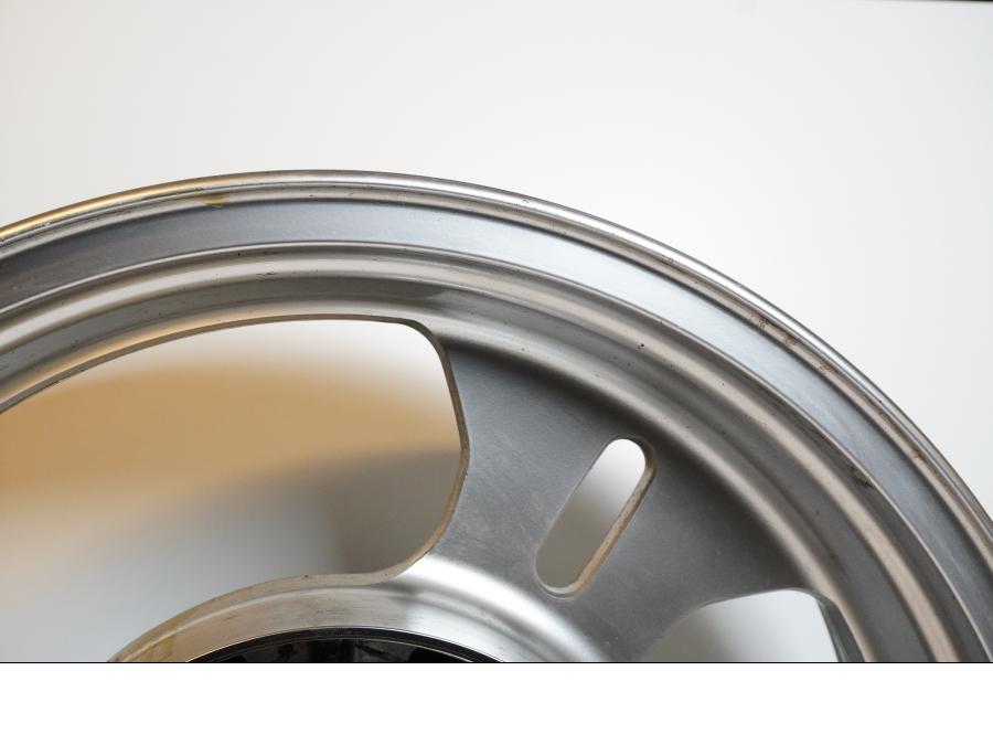 Extrabild4 på Fälg från en Kawasaki VN 1600 Mean Streak -2007 motorcykel.