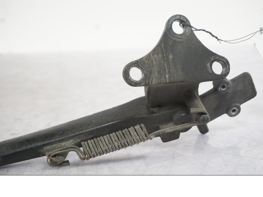 Snett uppifrån på Sidostöd från en Triumph Tiger -2009 motorcykel.