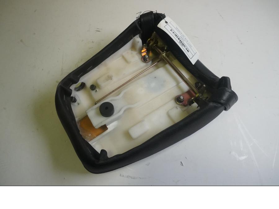 Höger sida på Sadel från en Yamaha XV 535 -1999 motorcykel.