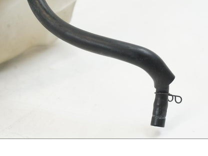 Vänster sida på Vattenexpansionskärl från en Yamaha YZF 1000 R1 -2009 motorcykel.