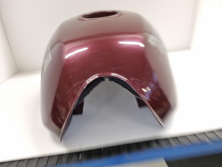 Baksidan på Bensintank från en Triumph Daytona 900 -1999 motorcykel.