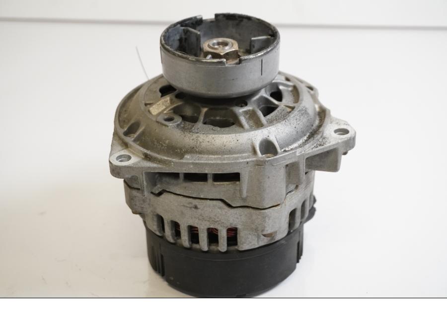 Framsidan på Generator från en BMW K 1200 RS -1998 motorcykel.