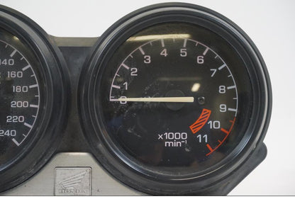 Höger sida på Instrumentpanel från en Honda CB 750 -2002 motorcykel.
