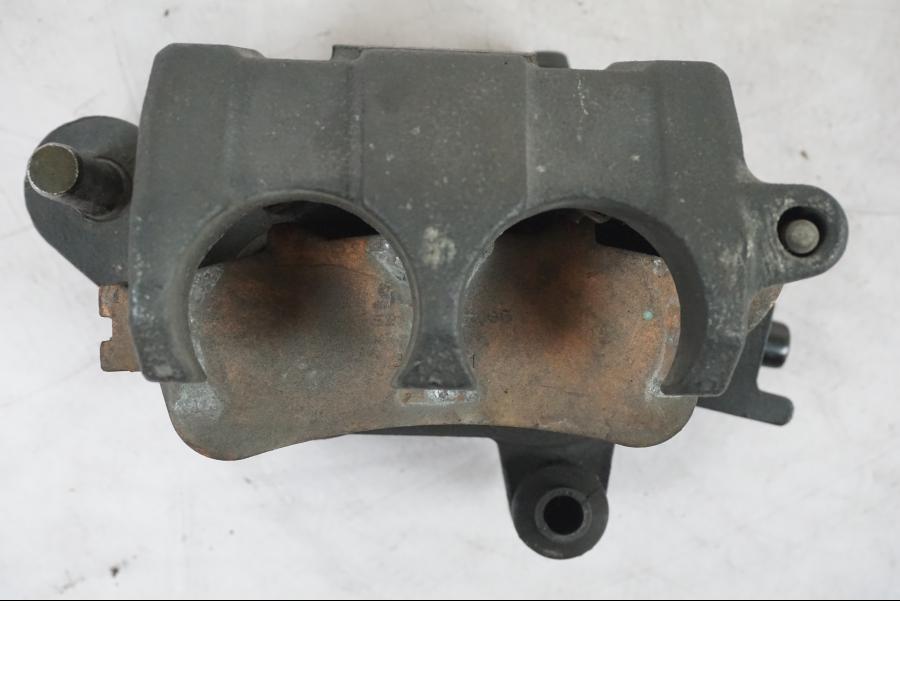 Snett uppifrån på Bromsok från en Honda NT 650 V -2002 motorcykel.