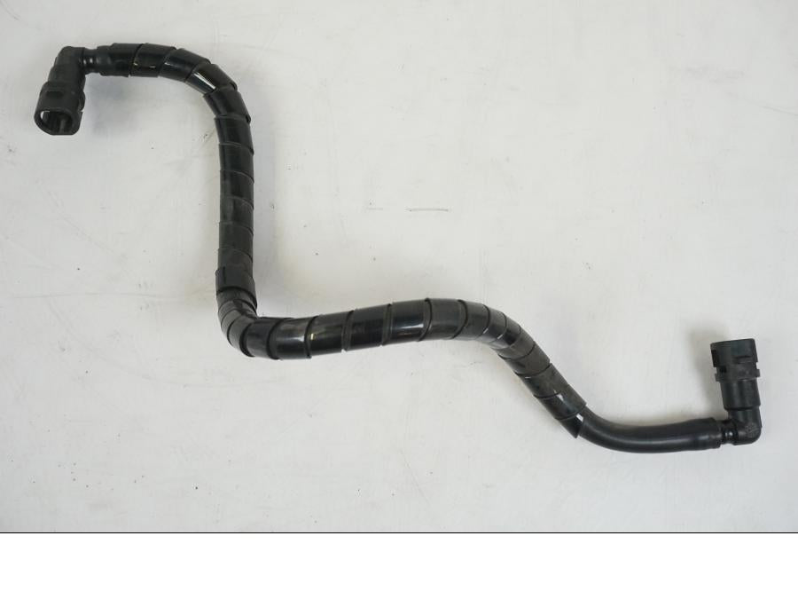 Framsidan på Bensinledning från en Suzuki VZR 1800 -2009 motorcykel.