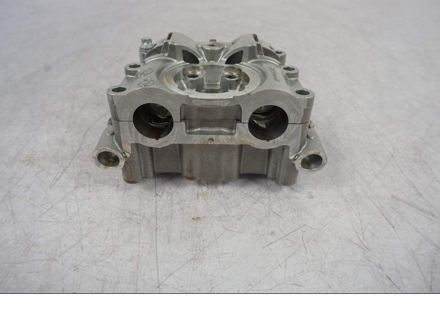 Höger sida på Kamaxelöverfall från en BMW R 1200 GS -2010 motorcykel.