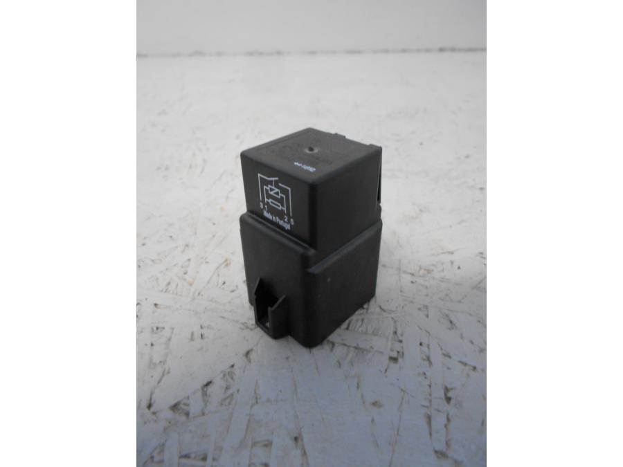 Framsidan på Relä från en BMW R 1200 GSA -2018 motorcykel.