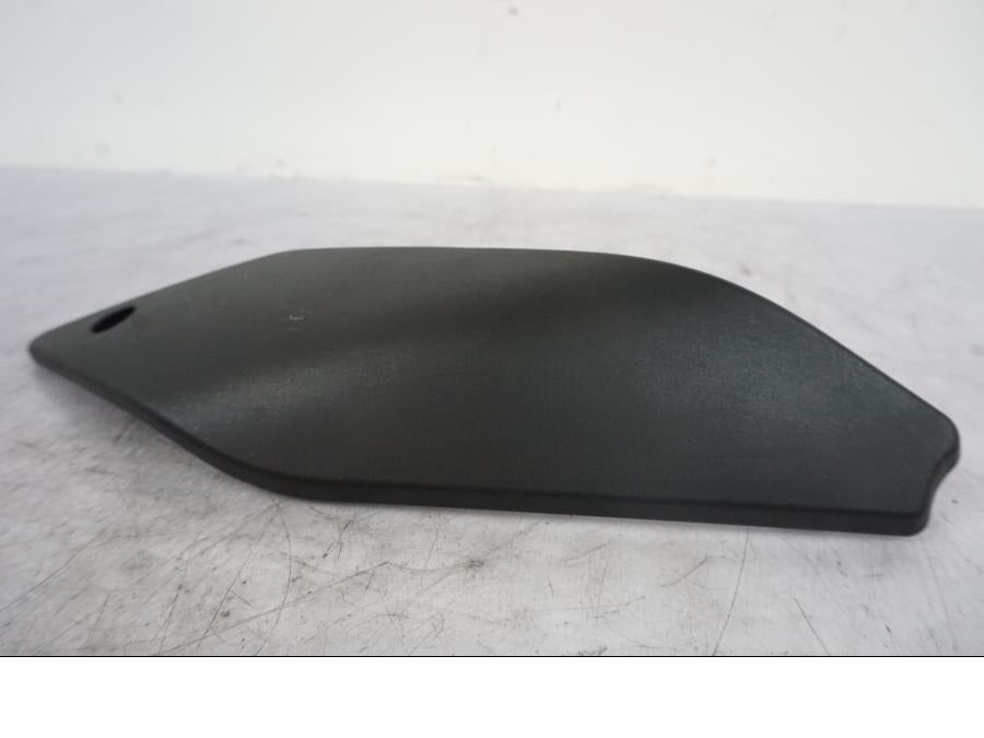 Baksidan på Sidopanel från en KTM 690 Duke -2014 motorcykel.