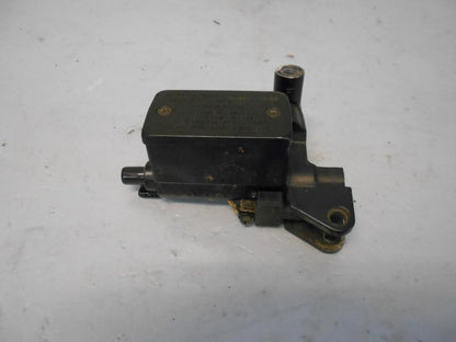 Framsidan på Kopplingshuvudcylinder från en Suzuki GSX 1400 -2003 motorcykel.