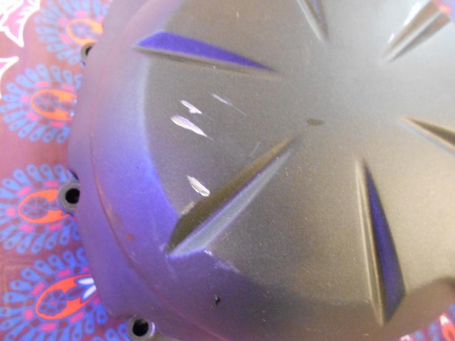 Baksidan på Generatorkåpa från en Kawasaki Versys 650 -2011 motorcykel.