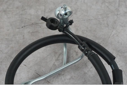 Snett nerifrån på Bromsledning från en Yamaha MT-09 -2024 motorcykel.