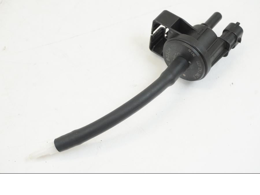 Framsidan på Fuel Evap System från en Husqvarna 701 Supermoto -2020 motorcykel.