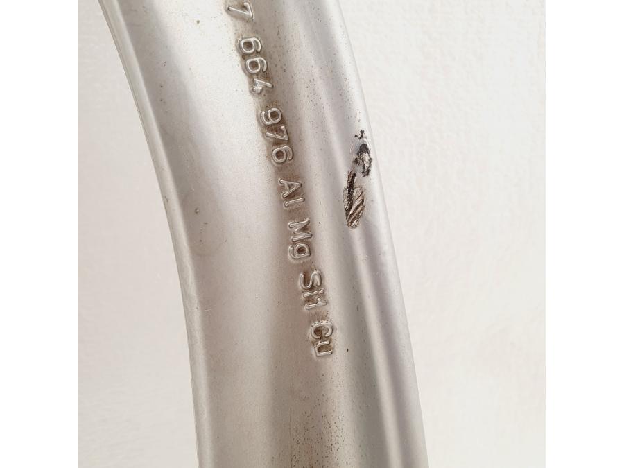 Baksidan på Sving från en BMW R 1200 GS -2006 motorcykel.