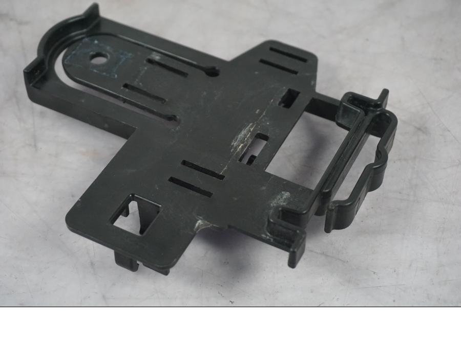 Höger sida på Batterihållare från en BMW F 800 R -2018 motorcykel.