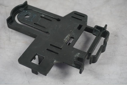 Höger sida på Batterihållare från en BMW F 800 R -2018 motorcykel.