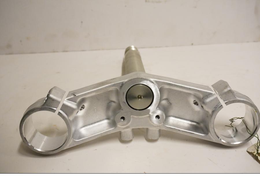 Baksidan på Gaffelkrona från en Yamaha FJR 1300 -2002 motorcykel.