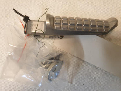 Framsidan på Fotpinne från en Kawasaki Z 125 -2019 motorcykel.