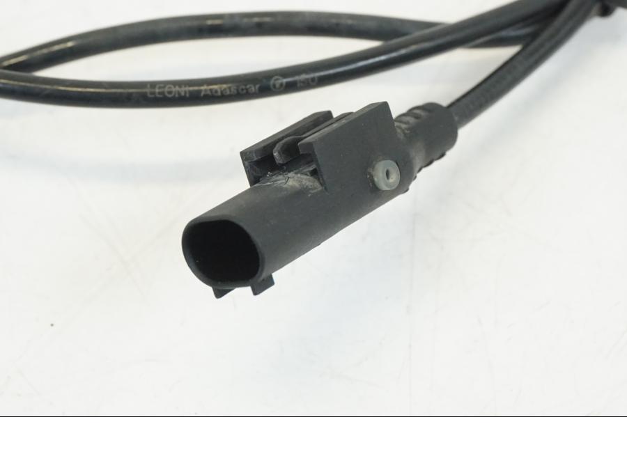 Snett nerifrån på ABS givare från en BMW R 1250 GS -2019 motorcykel.