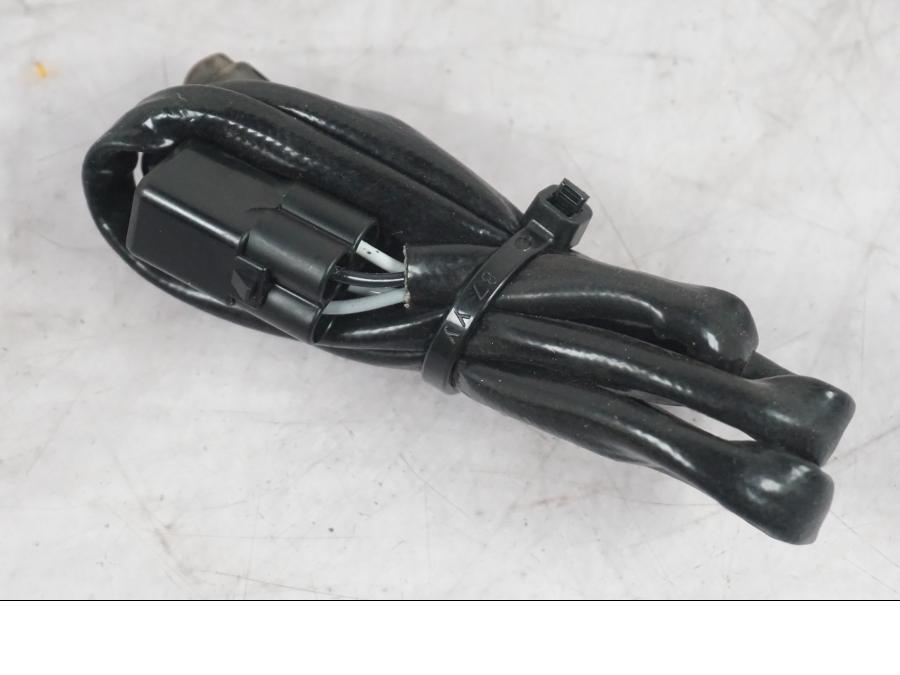 Framsidan på Lambdasond från en KTM 1290 Super Duke R -2022 motorcykel.