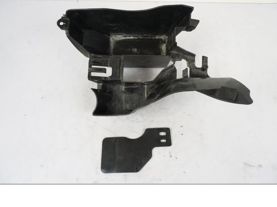 Framsidan på Batterihållare från en Kawasaki ER-6N -2012 motorcykel.