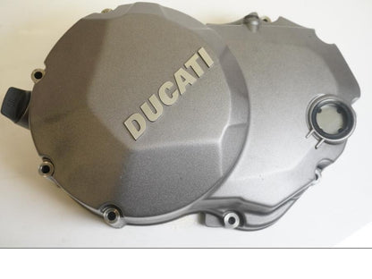 Framsidan på Kopplingskåpa från en Ducati Multistrada 1260 -2020 motorcykel.
