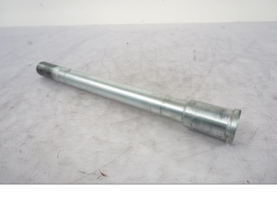 Baksidan på Axel från en Kawasaki ER-6N -2008 motorcykel.