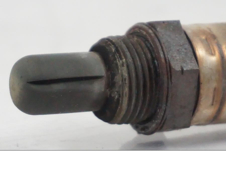 Höger sida på Lambdasond från en BMW F 650 CS -2002 motorcykel.