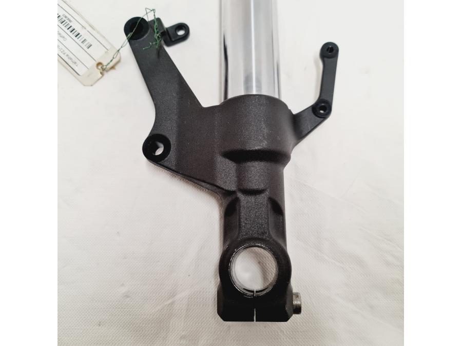 Höger sida på Gaffelben från en Yamaha FZ1-SA -2008 motorcykel.