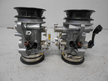 Höger sida på Spjällhus från en KTM RC8 -2013 motorcykel.