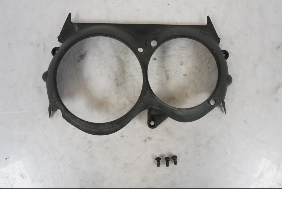 Framsidan på Strålkastarkåpa från en BMW R 1150 GS -2002 motorcykel.