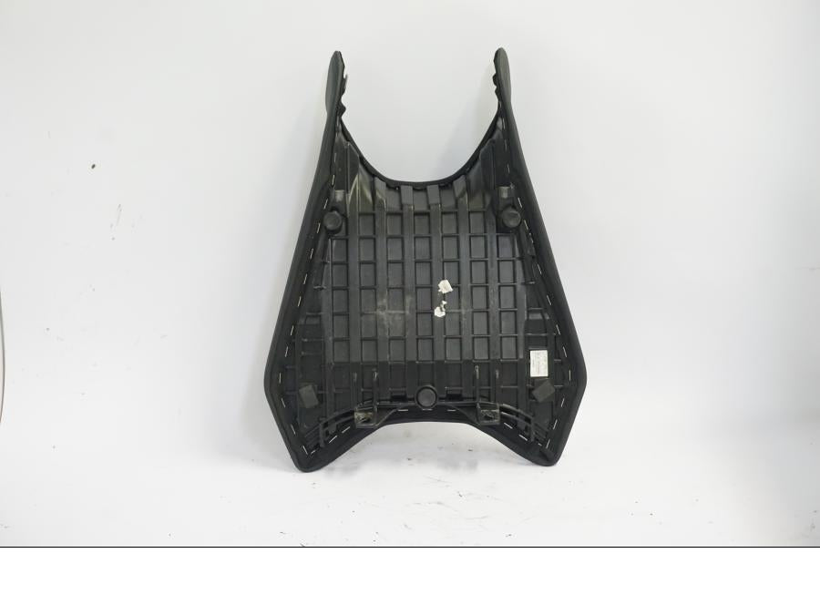 Baksidan på Sadel från en KTM 790 Duke -2018 motorcykel.