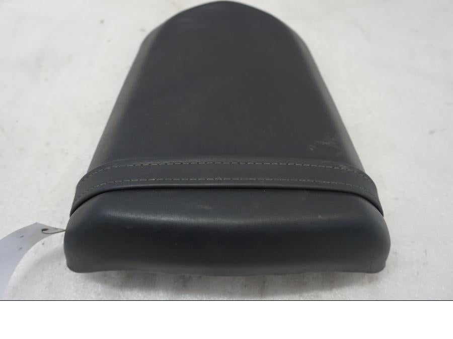 Vänster sida på Sadel från en Suzuki GSX-R 1000 -2003 motorcykel.