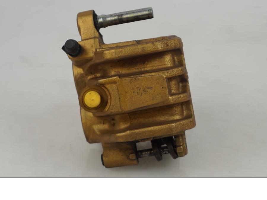 Höger sida på Bromsok från en Triumph Street Triple -2009 motorcykel.