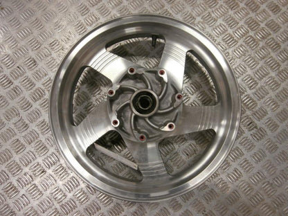 Baksidan på Fälg från en Kawasaki VN 1500 Classic Tourer -2000 motorcykel.