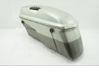 Vänster sida på Sidoväska från en Yamaha XVZ 13TD -1999 motorcykel.
