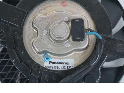 Snett uppifrån på Vattenkylfläkt från en Suzuki GSX-R 750 -2009 motorcykel.