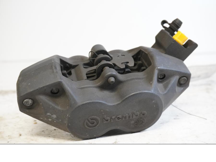 Baksidan på Bromsok från en BMW R 1200 GS -2006 motorcykel.