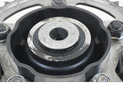 Baksidan på Drevfäste från en Honda CB 600 F -2008 motorcykel.