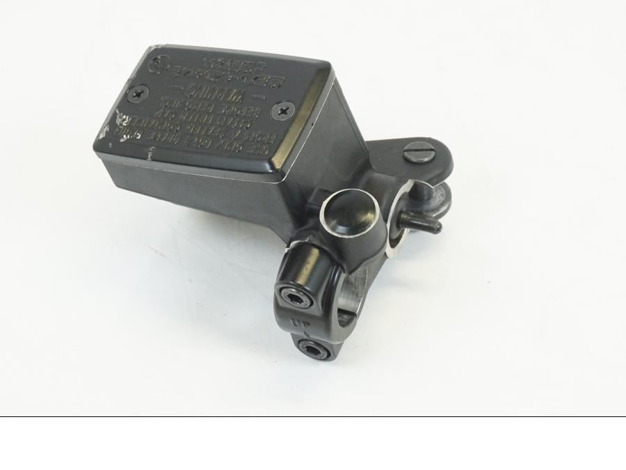 Framsidan på Bromshuvudcylinder från en Yamaha MT-10 -2018 motorcykel.