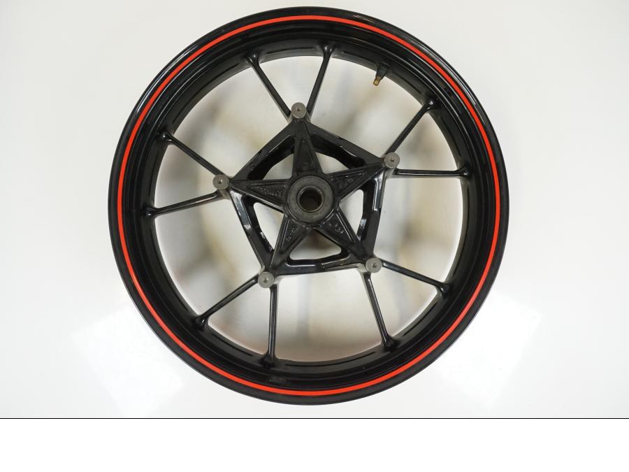 Framsidan på Fälg från en BMW S 1000 R -2019 motorcykel.