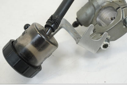 Extrabild2 på Kopplingshuvudcylinder från en Ducati Streetfighter V4 -2020 motorcykel.