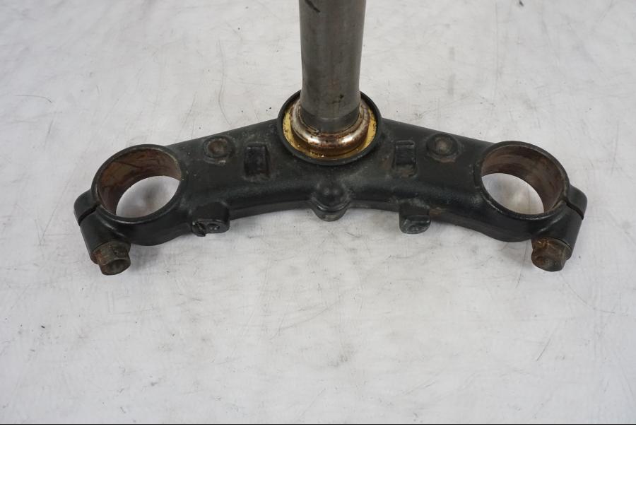 Baksidan på Gaffelkrona från en Honda VTR 1000 F -1997 motorcykel.